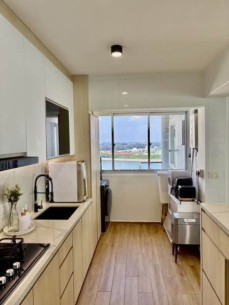 422A Northshore Drive HDB Flat For Sale at S$ 1,100,000 | PropertyGuru Singapore - Kitchen