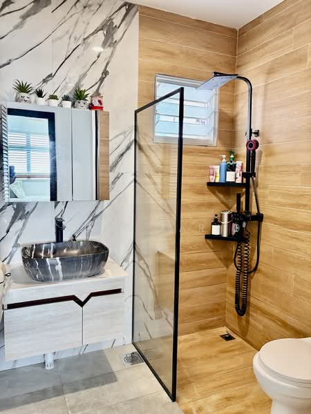 422A Northshore Drive HDB Flat For Sale at S$ 1,100,000 | PropertyGuru Singapore - Bathroom