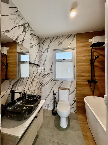 422A Northshore Drive HDB Flat For Sale at S$ 1,100,000 | PropertyGuru Singapore - Bathroom