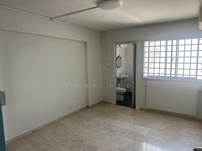 636 Yishun Street 61, 636 Yishun Street 61, 3 Bedrooms, 990 sqft, HDB Flat For Rent, by Toni Teo, 500098989 - Bathroom - PropertyGuru.com.sg