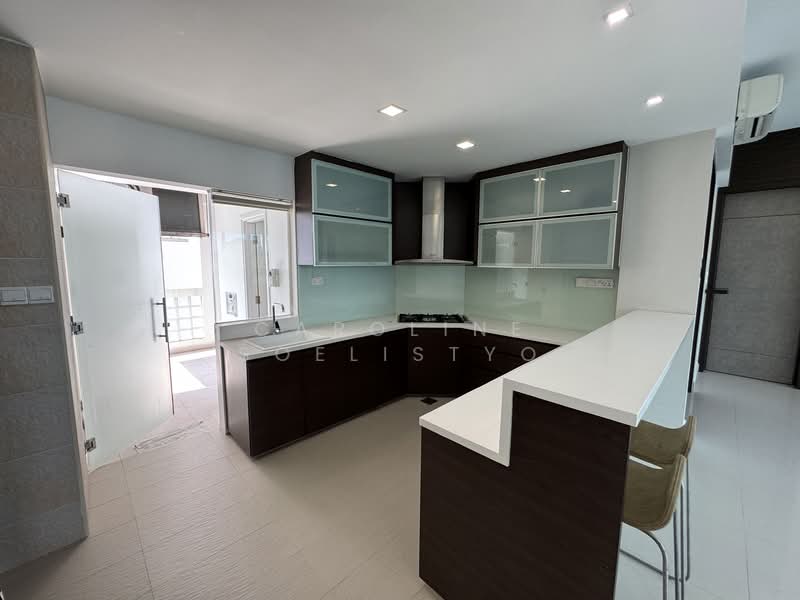 9 Holland Hill, 9 Holland Hill, 3 Bedrooms, 1,593 sqft, Condominium For Rent, by Caroline Soelistyo, 500098990 - Kitchen - PropertyGuru.com.sg