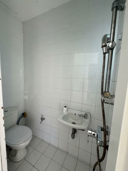 9 Holland Hill, 9 Holland Hill, 3 Bedrooms, 1,593 sqft, Condominium For Rent, by Caroline Soelistyo, 500098990 - Bathroom - PropertyGuru.com.sg