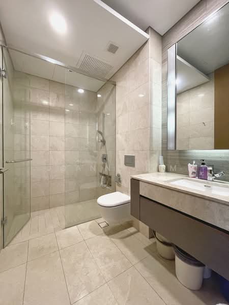 Gramercy Park, 57 Grange Road, 2 Bedrooms, 1,259 sqft, Condominium For Rent, by Joanna Lim, 500098994 - Bathroom - PropertyGuru.com.sg