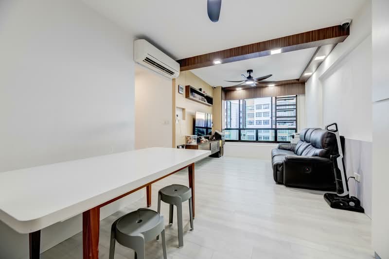 336B Yishun Street 31 HDB Flat For Sale at S$ 688,000 | PropertyGuru Singapore - Living Room