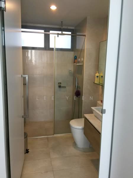 Centro Residences Condominium For Sale at S$ 1,800,000 | PropertyGuru Singapore - Bathroom