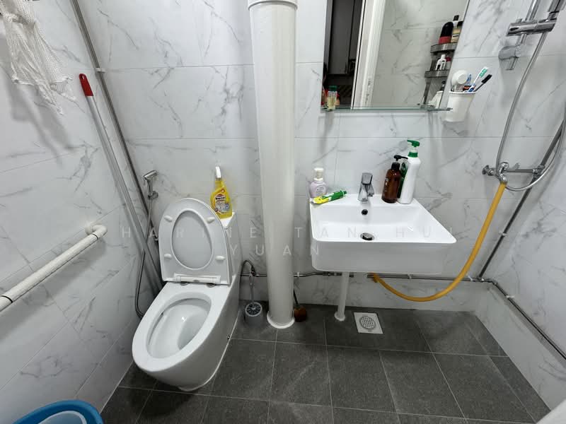 746 Jurong West Street 73, 746 Jurong West Street 73, Room Rental, 100 sqft, HDB Flat For Rent, by Sharine Tan Hui Yuan, 500099007 - Bathroom - PropertyGuru.com.sg