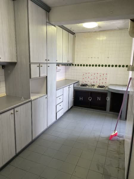 55 Geylang Bahru HDB Flat For Sale at S$ 700,000 | PropertyGuru Singapore - Kitchen