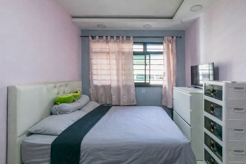 628 Jurong West Street 65 HDB Flat For Sale at S$ 730,000 | PropertyGuru Singapore - Bedroom