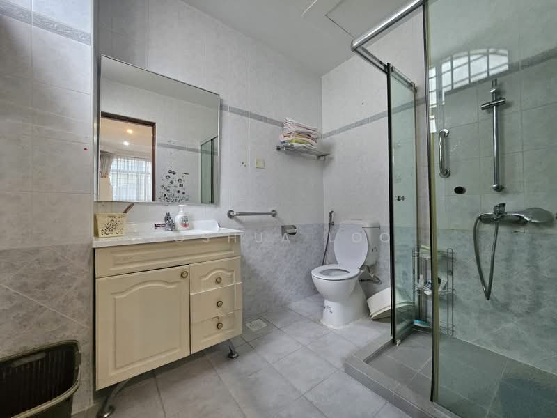⭐️⭐️LANDED7772@ Kembangan Well Kept Detached Detached House For Sale at S$ 8,200,000 | PropertyGuru Singapore - Bathroom
