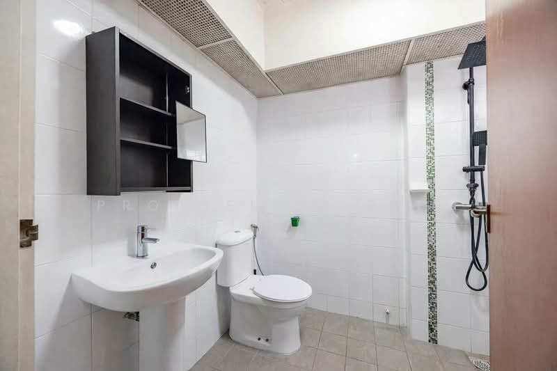 446B Jalan Kayu HDB Flat For Sale at S$ 599,000 | PropertyGuru Singapore - Bathroom