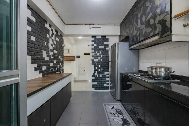 446B Jalan Kayu HDB Flat For Sale at S$ 599,000 | PropertyGuru Singapore - Kitchen