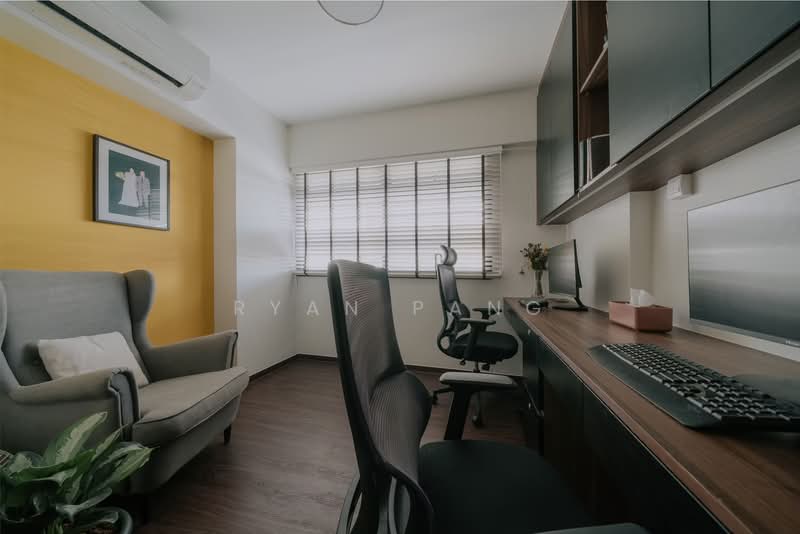 60 Strathmore Avenue HDB Flat For Sale at S$ 890,000 | PropertyGuru Singapore - Bedroom 1