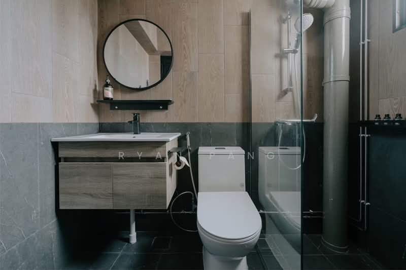 60 Strathmore Avenue HDB Flat For Sale at S$ 890,000 | PropertyGuru Singapore - Common Bathroom