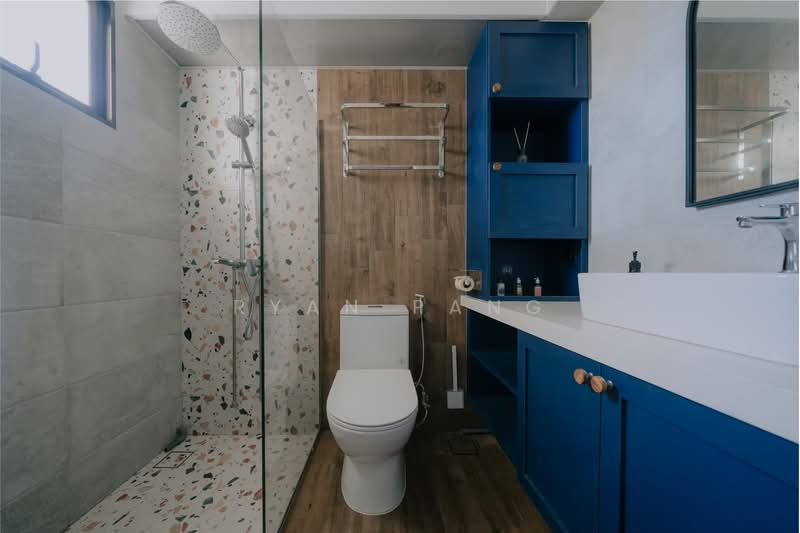 60 Strathmore Avenue HDB Flat For Sale at S$ 890,000 | PropertyGuru Singapore - Master Bathroom