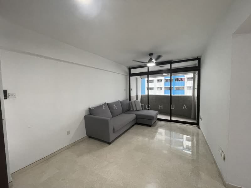 688C Choa Chu Kang Crescent HDB Flat For Sale at S$ 620,000 | PropertyGuru Singapore - Living Room