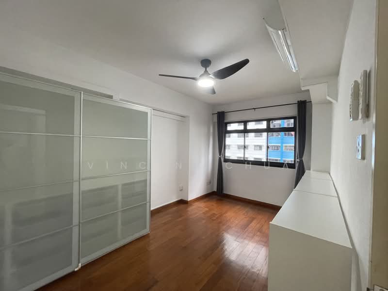 688C Choa Chu Kang Crescent HDB Flat For Sale at S$ 620,000 | PropertyGuru Singapore - Bedroom