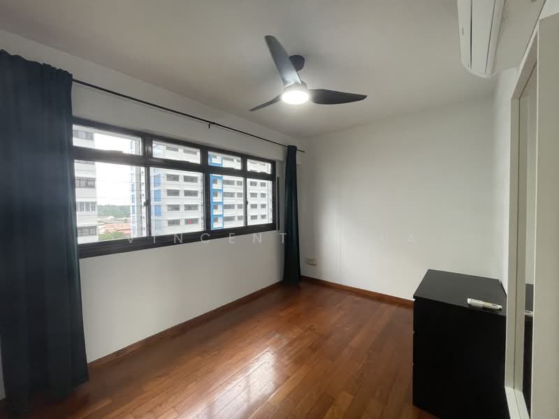 688C Choa Chu Kang Crescent HDB Flat For Sale at S$ 620,000 | PropertyGuru Singapore - Bedroom
