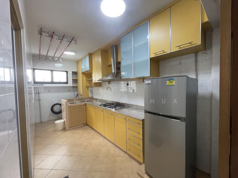 688C Choa Chu Kang Crescent HDB Flat For Sale at S$ 620,000 | PropertyGuru Singapore - Kitchen