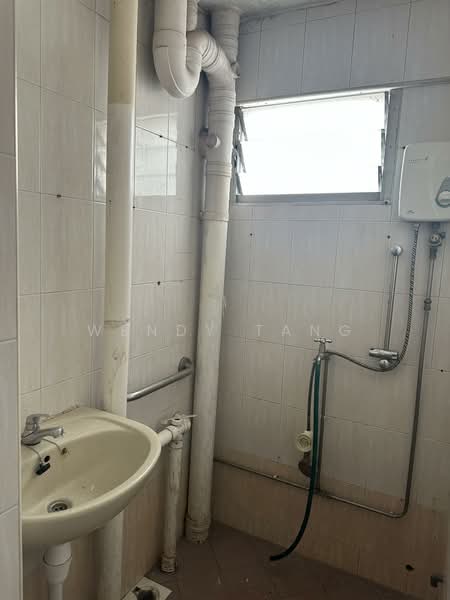 45 Bendemeer Road HDB Flat For Sale at S$ 418,000 | PropertyGuru Singapore - Bathroom
