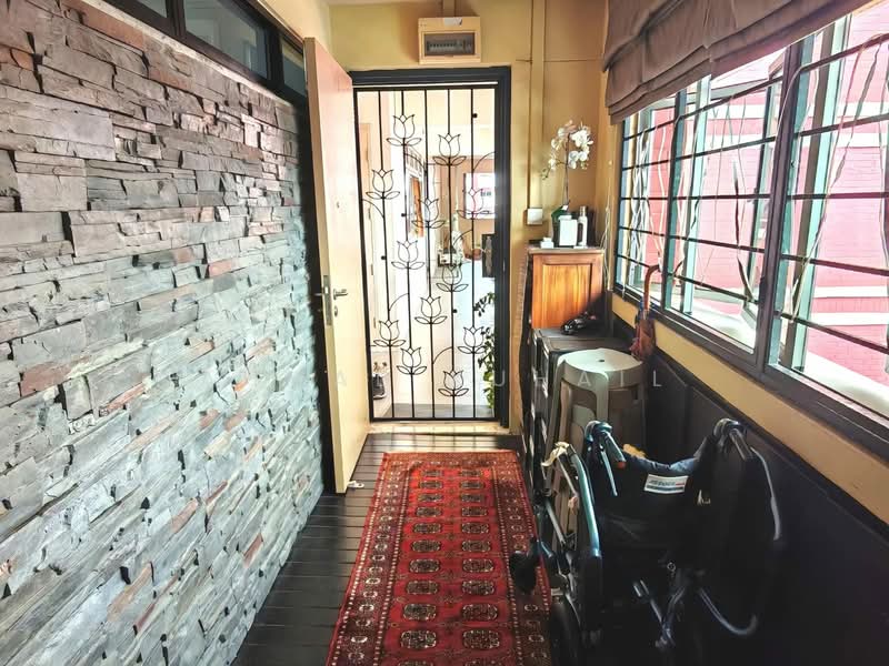 602 Elias Road HDB Flat For Sale at S$ 1,300,000 | PropertyGuru Singapore - Entrance