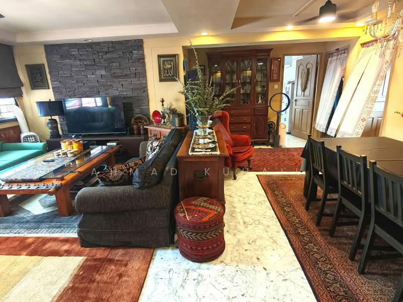 602 Elias Road HDB Flat For Sale at S$ 1,300,000 | PropertyGuru Singapore - Living Room