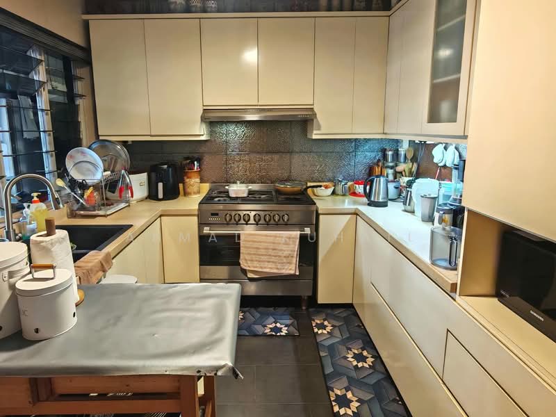 602 Elias Road HDB Flat For Sale at S$ 1,300,000 | PropertyGuru Singapore - Kitchen