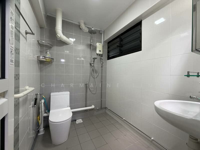 121 Mcnair Road HDB Flat For Sale at S$ 700,000 | PropertyGuru Singapore - Bathroom