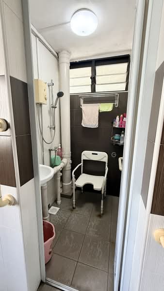 2 Ghim Moh Road, 2 Ghim Moh Road, Room Rental, 90 sqft, HDB Flat For Rent, by Tim Ong, 500099082 - Bathroom - PropertyGuru.com.sg
