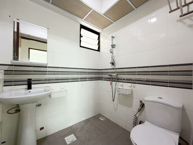 635B Senja Road HDB Flat For Sale at S$ 800,000 | PropertyGuru Singapore - Bathroom