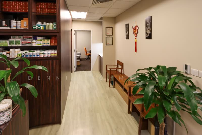TripleOne Somerset, 111 Somerset Road, 581 sqft, Office For Sale, by Dennis Schmelzer, 500099099 - Waiting Area & Pantry - CommercialGuru.com.sg