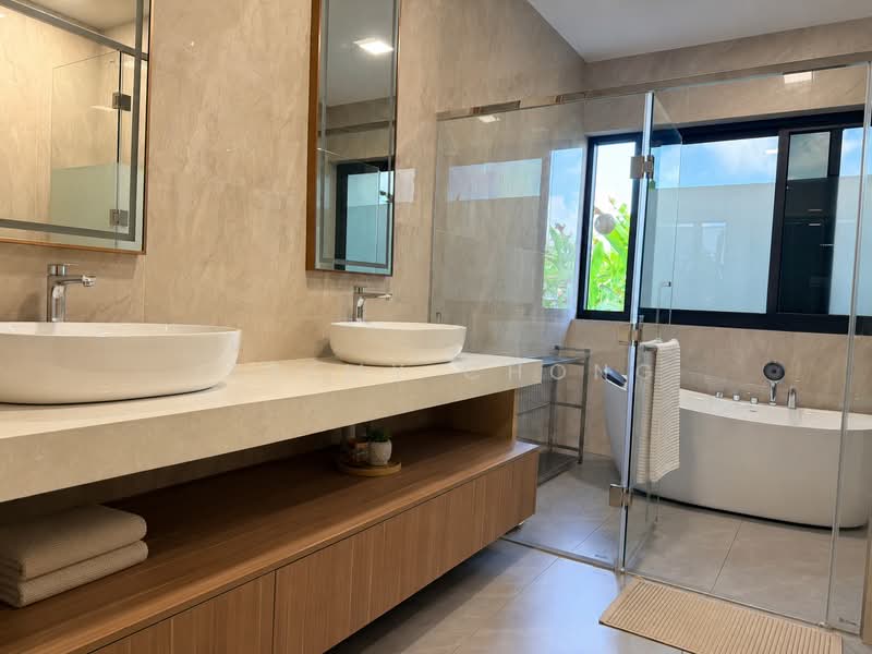 Chartwell Drive, Chartwell Drive, 8 Bedrooms, 9,678 sqft, Semi-Detached House For Sale, by Jeremy Chong, 500099109 - Bathroom - PropertyGuru.com.sg