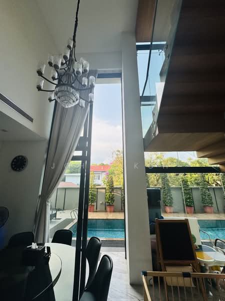 ⭐️Modern Goodman Estate Bungalow ⭐️ Wide Frontage ⭐️ Huge plot Detached House For Sale at S$ 28,000,000 | PropertyGuru Singapore - Living Room