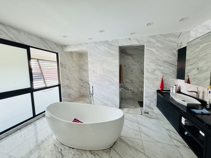 ⭐️Modern Goodman Estate Bungalow ⭐️ Wide Frontage ⭐️ Huge plot Detached House For Sale at S$ 28,000,000 | PropertyGuru Singapore - Bathroom