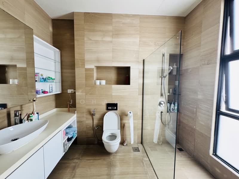 ⭐️Modern Goodman Estate Bungalow ⭐️ Wide Frontage ⭐️ Huge plot Detached House For Sale at S$ 28,000,000 | PropertyGuru Singapore - Bathroom