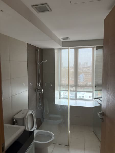 Esta Ruby Condominium For Sale at S$ 1,750,000 | PropertyGuru Singapore - Bathroom