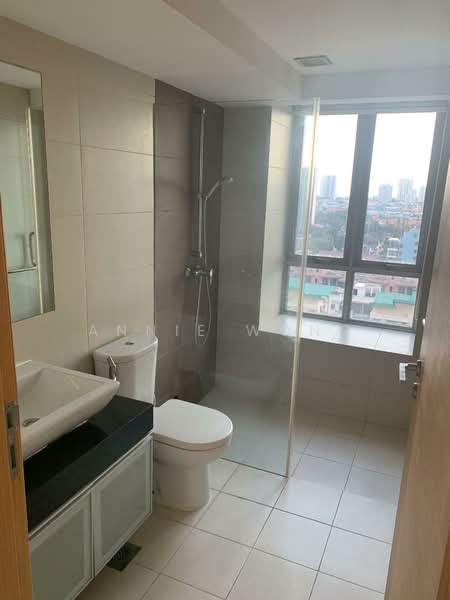 Esta Ruby Condominium For Sale at S$ 1,750,000 | PropertyGuru Singapore - Bathroom