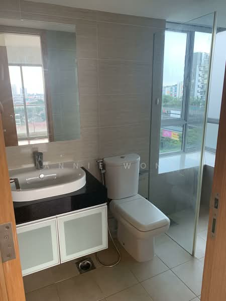 Esta Ruby Condominium For Sale at S$ 1,750,000 | PropertyGuru Singapore - Bathroom