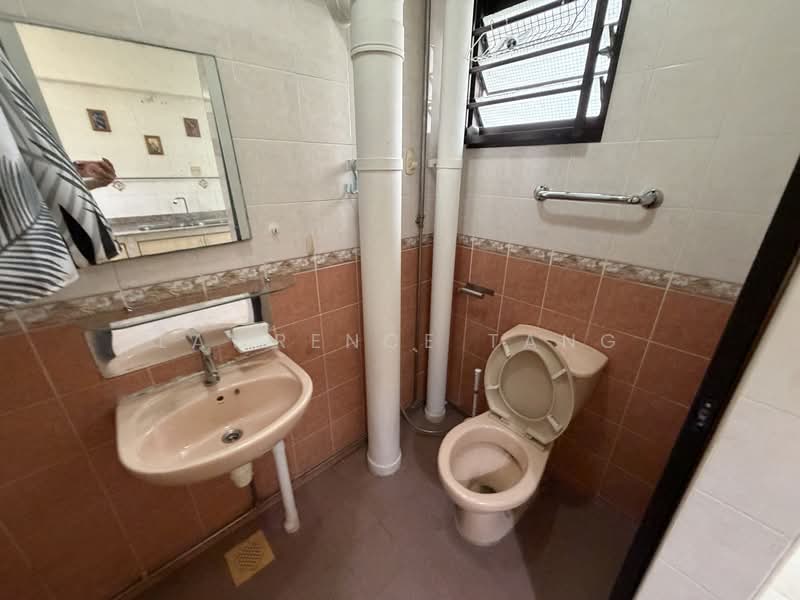 322C Anchorvale Drive HDB Flat For Sale at S$ 715,000 | PropertyGuru Singapore - Bathroom