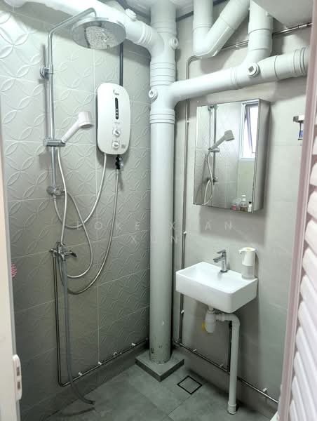 269B Queen Street, 269B Queen Street, Room Rental, 120 sqft, HDB Flat For Rent, by Loke Xian Xun, 500099146 - Bathroom - PropertyGuru.com.sg