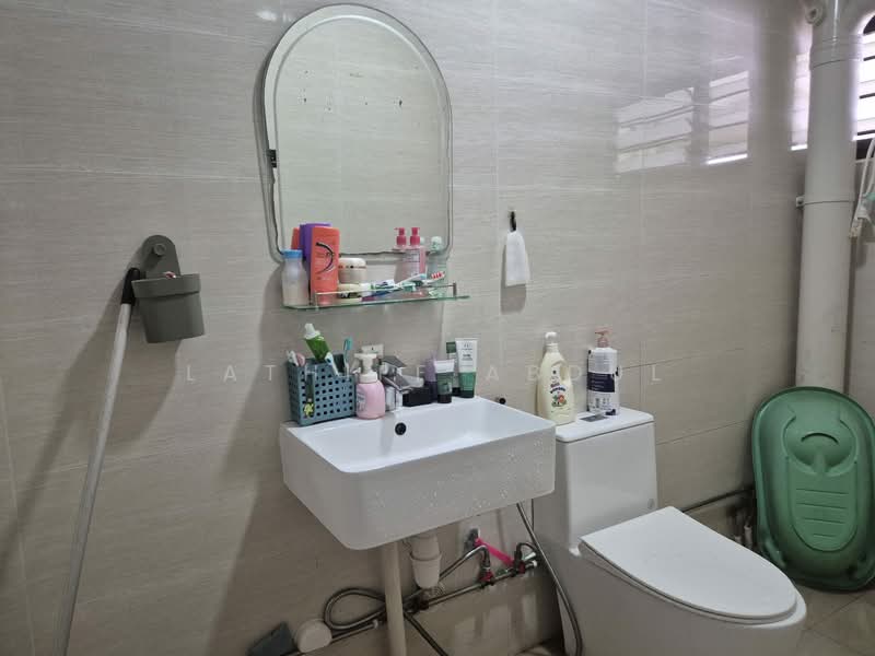325 Yishun Central HDB Flat For Sale at S$ 850,000 | PropertyGuru Singapore - Bathroom