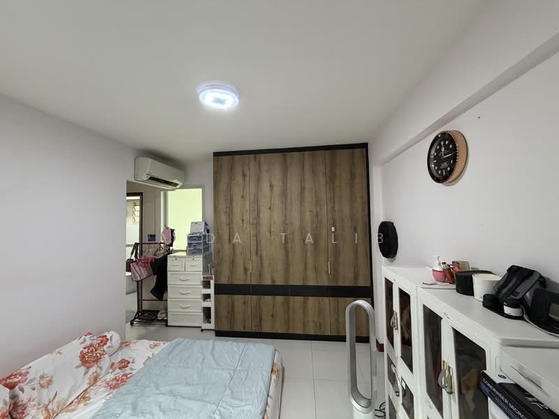 317A Yishun Avenue 9 HDB Flat For Sale at S$ 695,000 | PropertyGuru Singapore - Bedroom