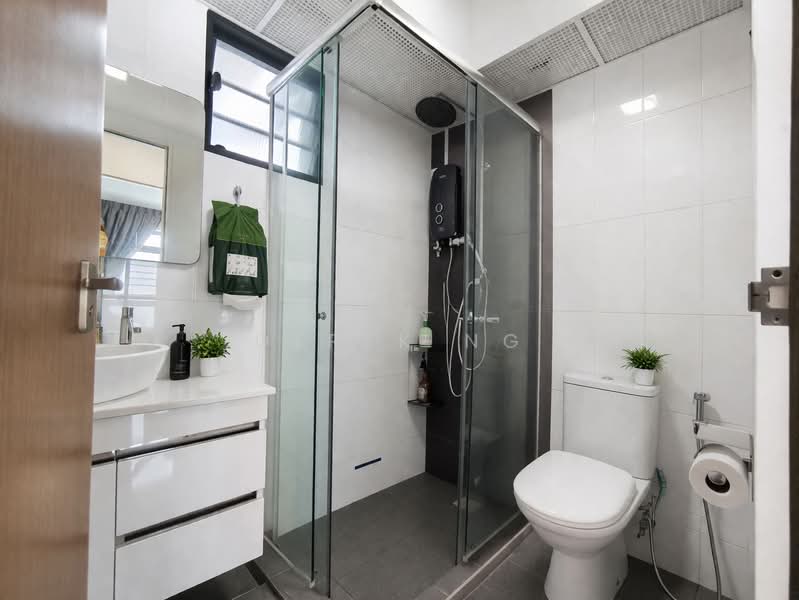 316D Punggol Way HDB Flat For Sale at S$ 1,200,000 | PropertyGuru Singapore - Bathroom