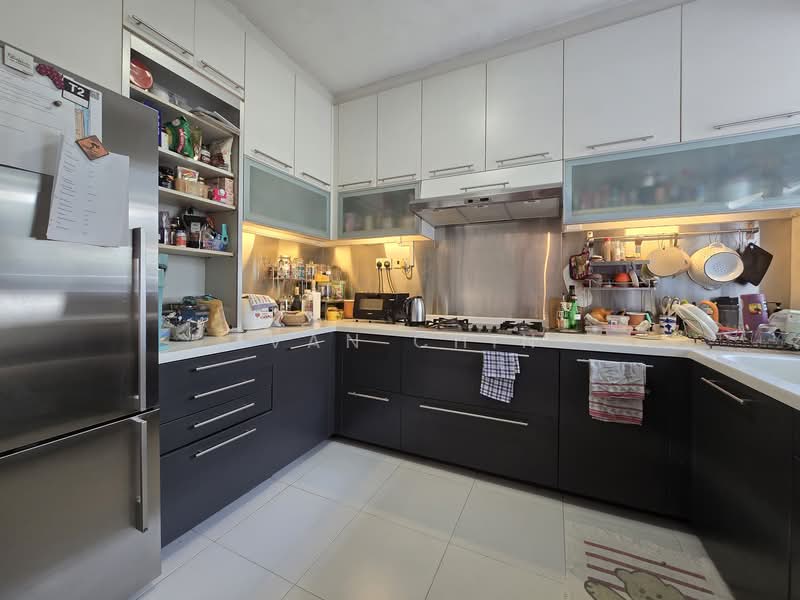 Watten Hill Condo Condominium For Sale at S$ 4,850,000 | PropertyGuru Singapore - Kitchen