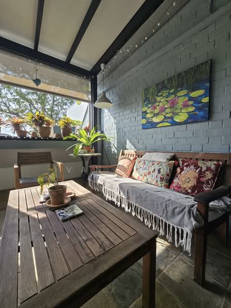 Watten Hill Condo Condominium For Sale at S$ 4,850,000 | PropertyGuru Singapore - Balcony