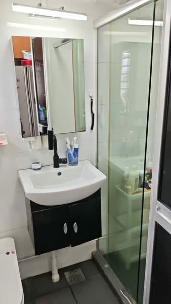 667 Jalan Damai, 667 Jalan Damai, Room Rental, 120 sqft, HDB Flat For Rent, by Jennifer Goh, 500099176 - Bathroom - PropertyGuru.com.sg