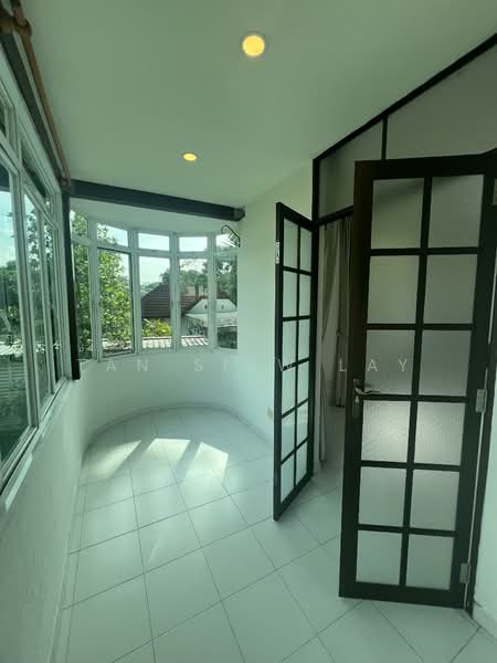 Michel Apartment, 291 Tanglin Road, 2 Bedrooms, 1,100 sqft, Walk-up Apartment For Rent, by Tan Siew Lay, 500099202 - Balcony - PropertyGuru.com.sg