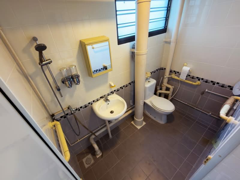 601 Bedok Reservoir Road HDB Flat For Sale at S$ 650,000 | PropertyGuru Singapore - Bathroom