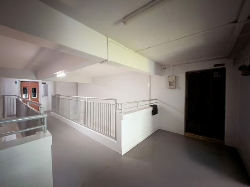 601 Bedok Reservoir Road HDB Flat For Sale at S$ 650,000 | PropertyGuru Singapore - Corridor