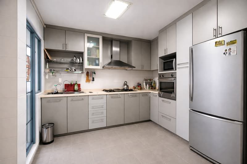 467A Admiralty Drive HDB Flat For Sale at S$ 625,000 | PropertyGuru Singapore - Kitchen