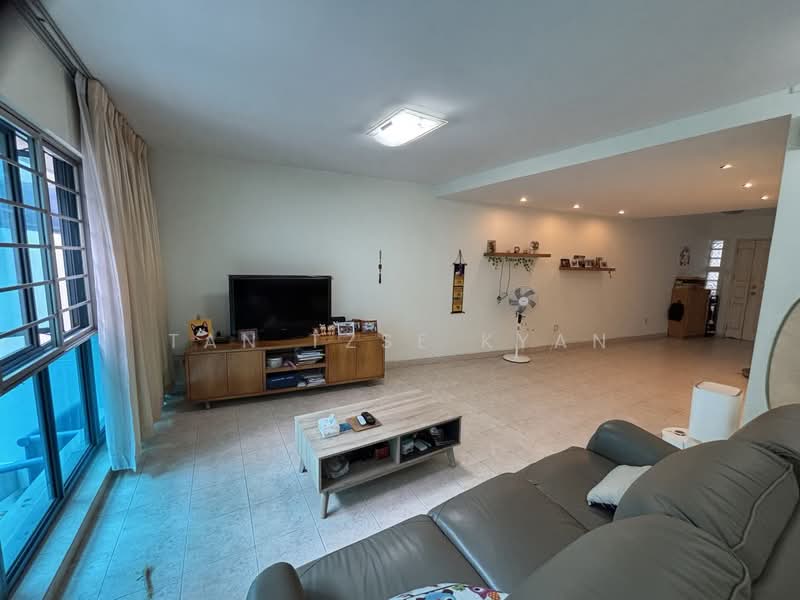 467A Admiralty Drive HDB Flat For Sale at S$ 625,000 | PropertyGuru Singapore - Living Room